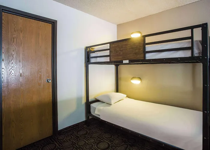 Hotel Super 8 By Wyndham 3*